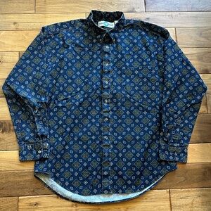 Vtg World Island batik print button down shirt